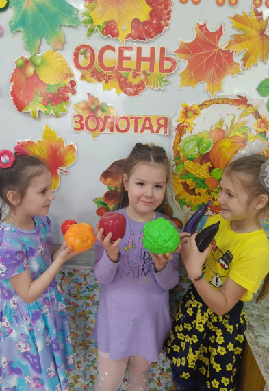 Музыкальное развлечение ,, Осень золотая ".