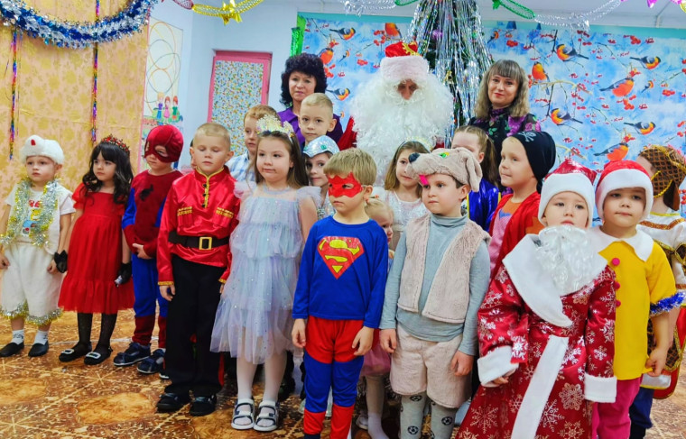 Новогодний праздник в старшей группе.